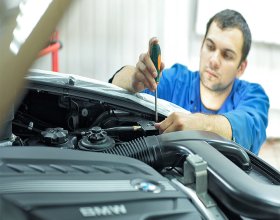 Электромеханический замок капота